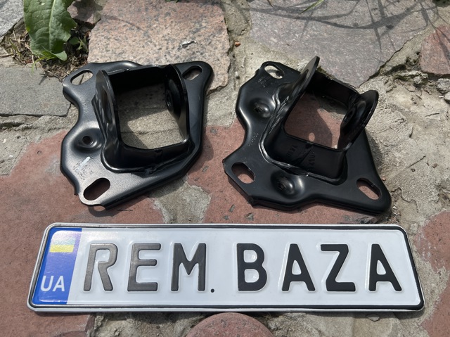 Кронштейн передній заднього поздовжнього важеля 33326896992 BMW