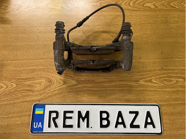 Скоба супорта переднього 34116860251 BMW