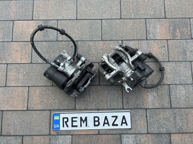 Задній гальмівний супорт лівий 34206883025 BMW