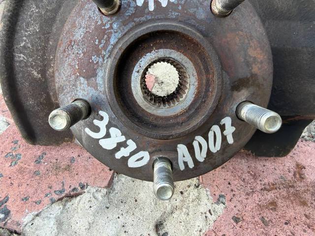 Цапфа поворотна ліва 3870A007 MITSUBISHI