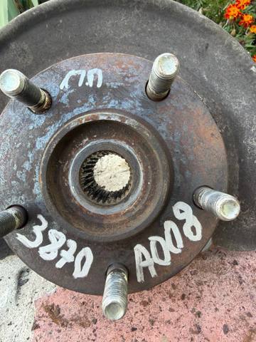 Цапфа передні праві 3870A008 MITSUBISHI