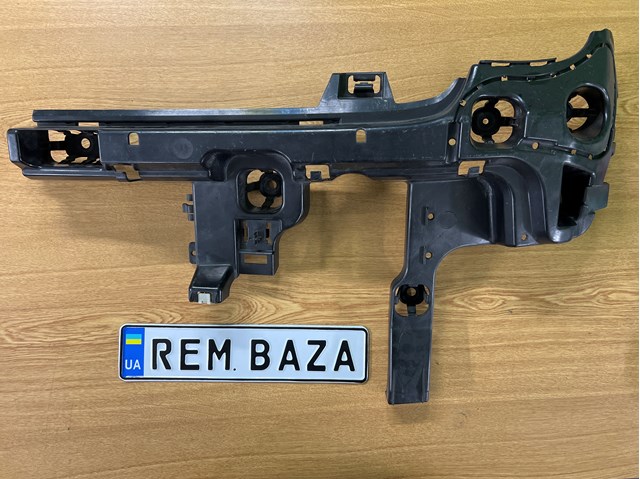 Кронштейн бампера заднього, правий 51127300814 BMW