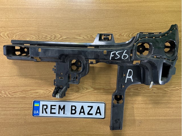 Кронштейн бампера заднього, правий 51127411146 BMW