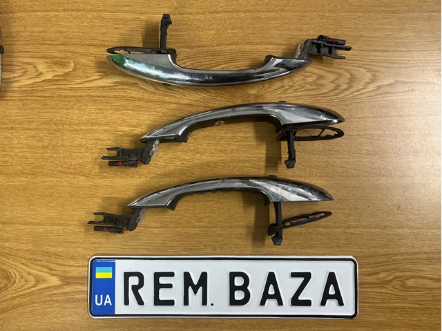 Ручка передньої двері зовнішня права 51217317636 BMW