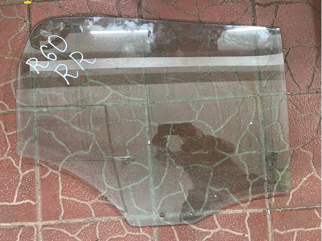 Скло заднє праве 51359800638 BMW
