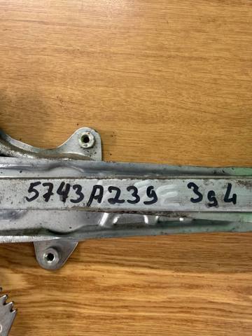 Механізм склопідйомника двері задньої, лівої 5743A239 MITSUBISHI