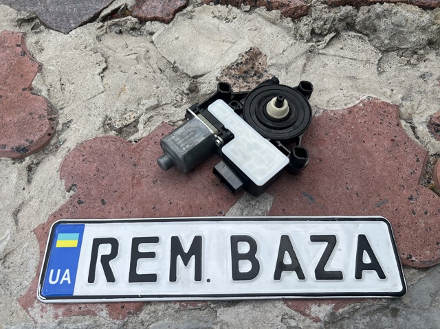 Двигун стеклопод'емника двері задньої, правої 5Q0959812A VAG