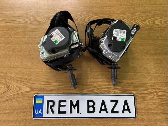 Ремінь безпеки передній правий 72117358364 BMW
