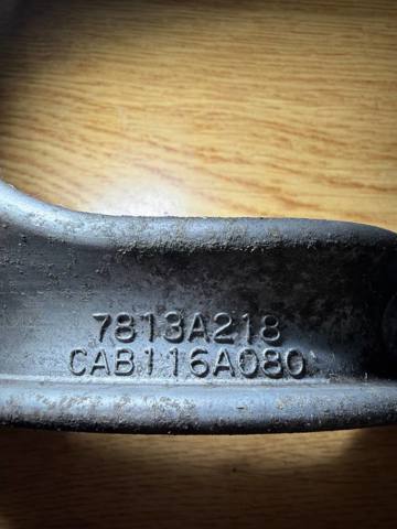 Кронштейн компресора кондиціонера 7813A218 MITSUBISHI