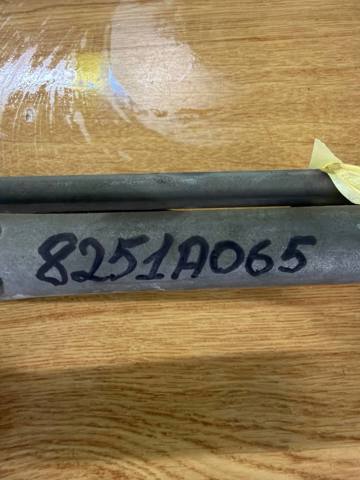 Трапеція щіток лобового скла 8251A065 MITSUBISHI
