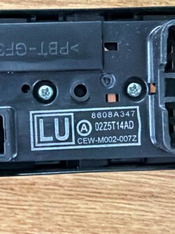 Кнопки переднього лівого склопід'ємника 8608A347 MITSUBISHI