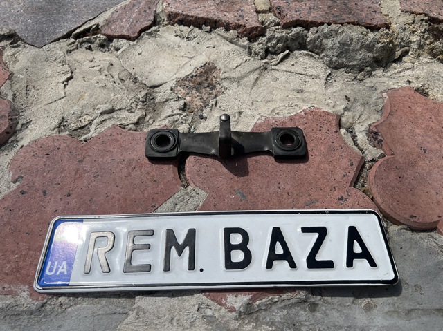 Фіксатор (зацеп) замка дверей 8V0827507D VAG