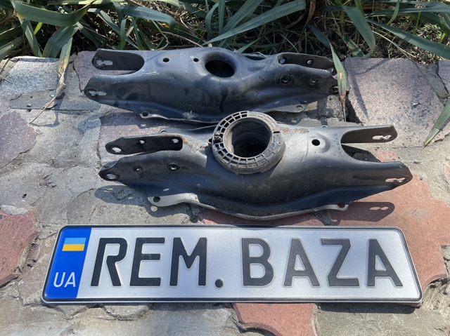 Балансир задній нижній A2053522000 MERCEDES
