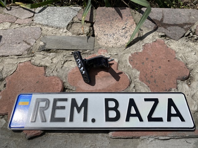 Петля передніх дверей, правих A2057207811 MERCEDES