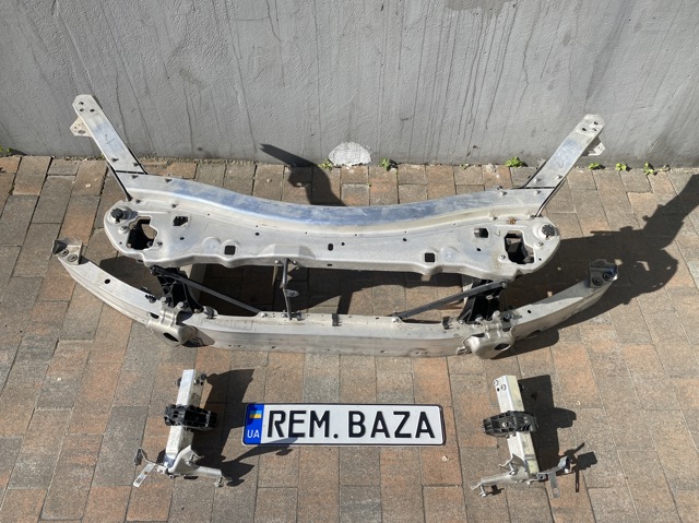 Кронштейн підсилювача переднього бампера A2136201500 MERCEDES