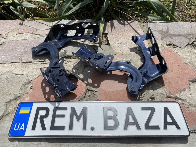 Завіс капота, правий A2138800228 MERCEDES