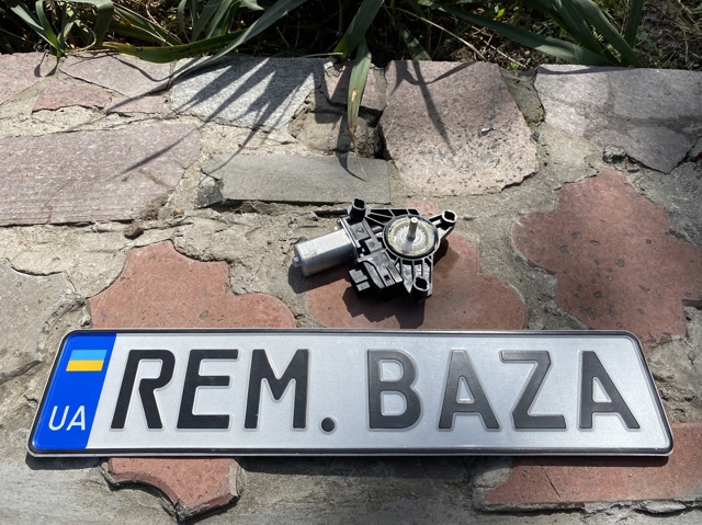 Моторчик склопідйомника двері задніх, правих A2139060602 MERCEDES