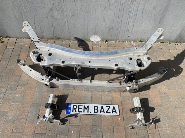Кронштейн супорту радіатора нижнього A2536210400 MERCEDES