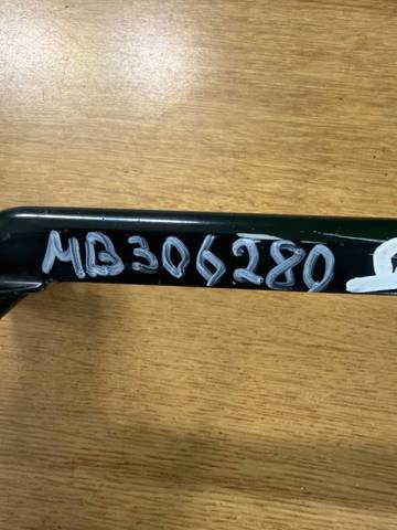 Кріплення / підставка акумулятора (АКБ) MB306280 MITSUBISHI