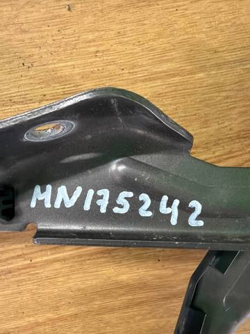 Петля капота, права MN175242 MITSUBISHI