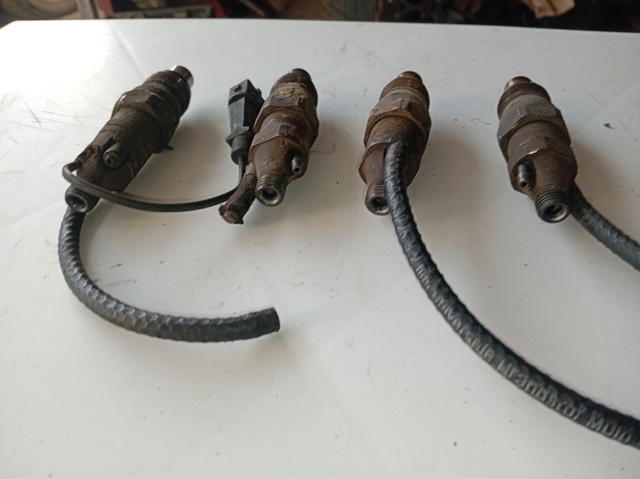 Форсунка дизельна в зборі, розпилювач + тримач 1660063G20 NISSAN