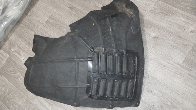 Підкрилки передні праві 80A821172E VAG