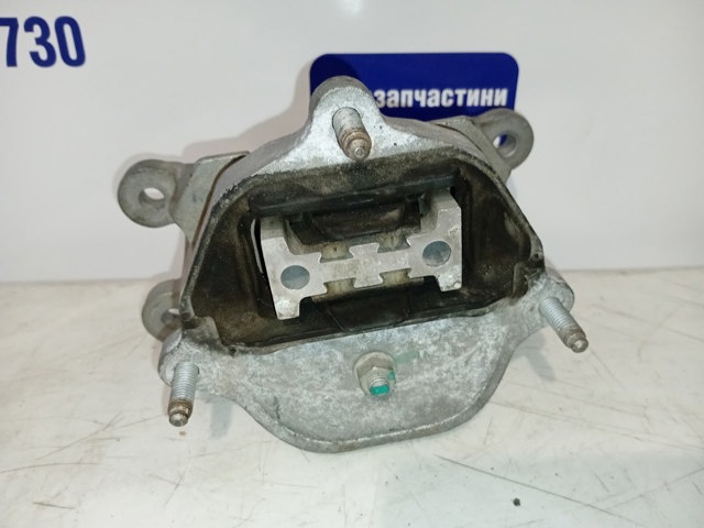 Кронштейн подушки коробки передач 8K0399115T VAG