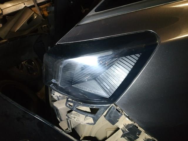 Задня ліва внутрішня фара 9836231480 PEUGEOT