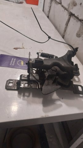 Запор капота (замок і привід замка капота) A1698800460 MERCEDES