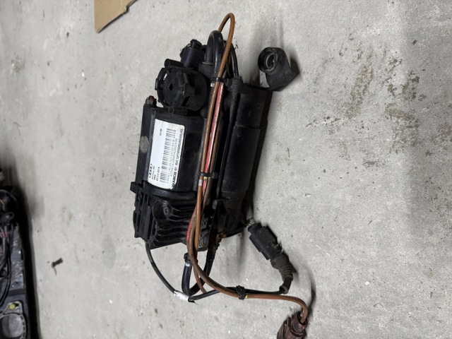 Компресор пневмоподвески 4F0616005B VAG