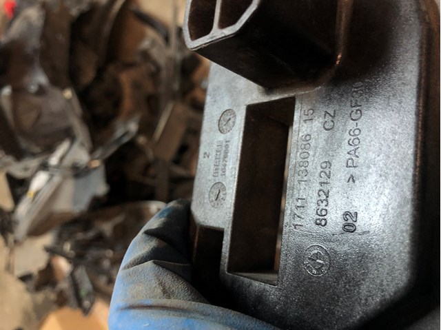 Кронштейн радіатора нижній 8632129 BMW