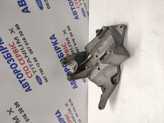 Кріплення генератора Ford Focus 2