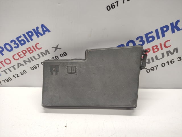 Кришка блока запобіжників 1686032 FORD