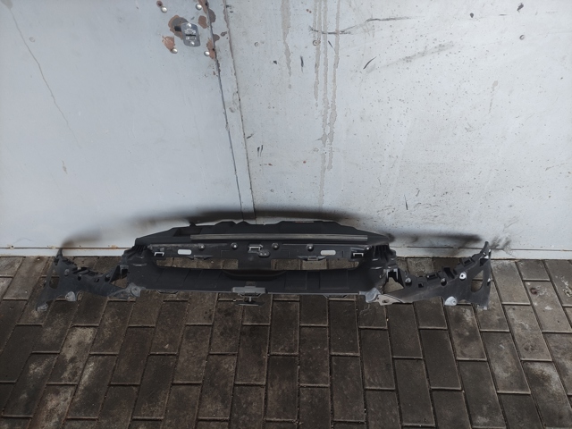 Кронштейн бампера переднього, центральний 1735448 FORD
