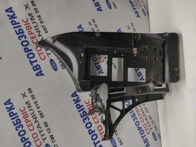 Кронштейн бампера заднього, правий 1751380 FORD