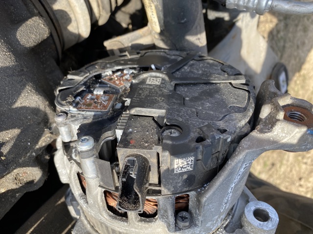 Генератор автомобільний 12318571358 BMW