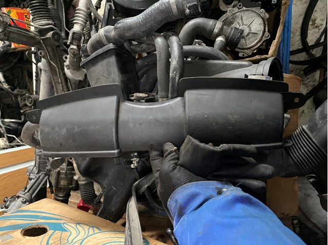 Повітроприймач 13717541738 BMW