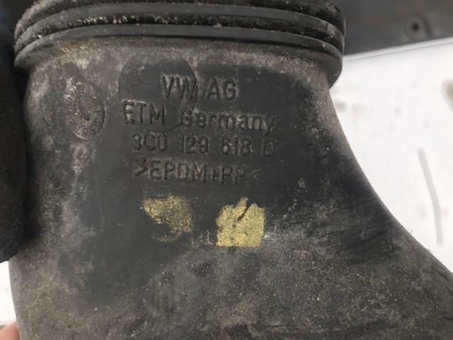Патрубок повітряний, вхід повітряного фільтра 3C0129618D VAG