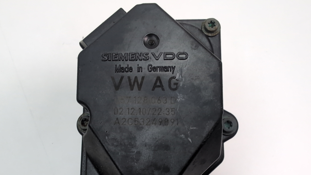 Дросільна заслінка в зборі 057128063D VAG