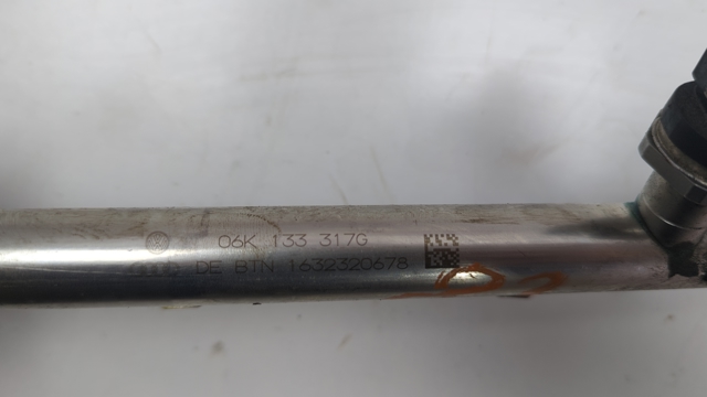 Рампа форсунок системи упорскування палива 06K133317G VAG