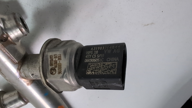Датчик тиску палива 06K906051C VAG