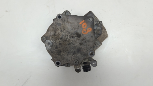 Насос вакуумний 06L145100B VAG