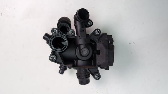 Корпус термостата в зборі 11537644811 BMW