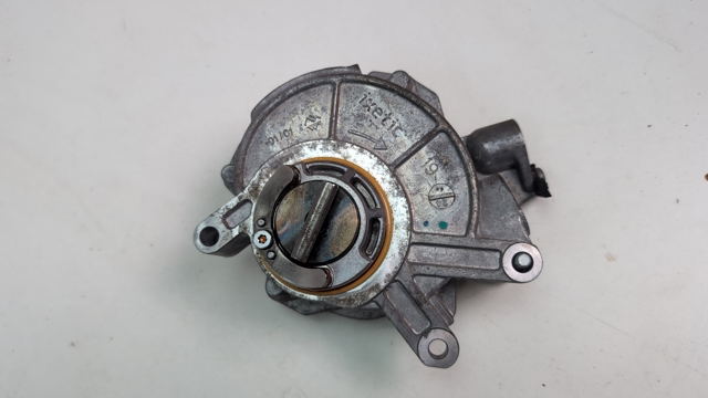 Насос вакуумний 11668634120 BMW