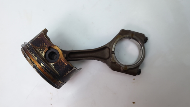 Шатун двигуна 12100AA470 SUBARU