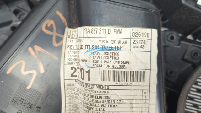 Картка обшивки задніх правих дверей 17A867211DFMA VAG