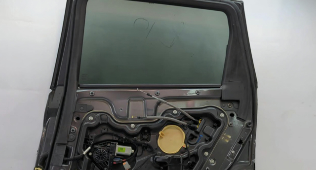 Рама скла правих задніх дверей 1UJ48DX9AA CHRYSLER