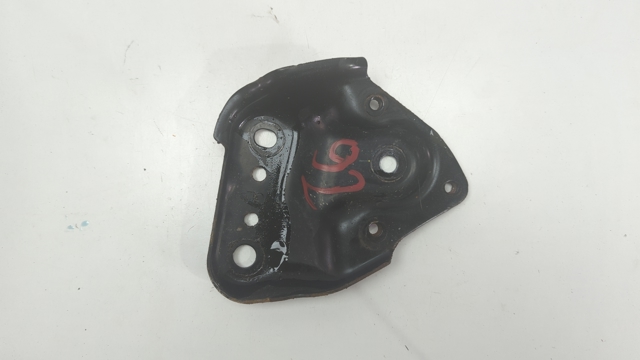 Кронштейн передньої балки 20216FL030 SUBARU