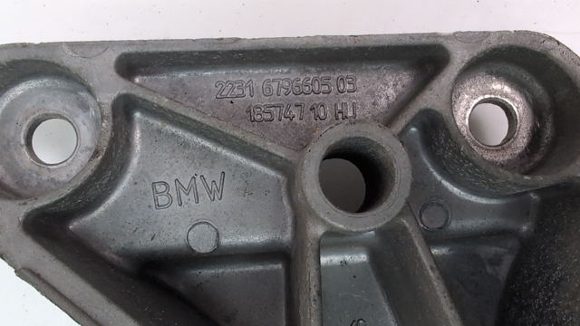 Кріплення кпп 22326796605 BMW