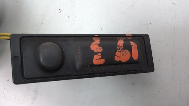 Кнопка приводу замка задніх 3/5 дверей (ляди) 253804BA1A NISSAN
